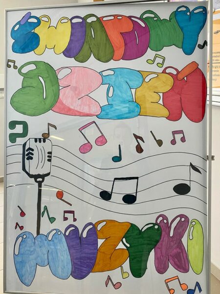 Plakat wykonany przez uczniów w ramach Międzynarodowego Dnia Muzyki