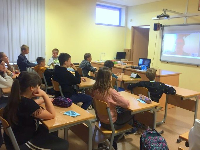 Uczniowie z klasy 7c podczas warsztatów profilaktycznych