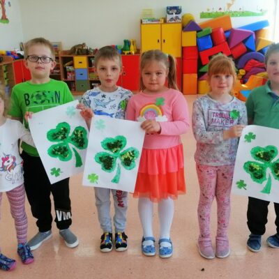 Uczniowie prezentują prace o Irlandii