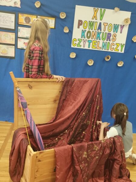 Uczennice na zdjęciu po konkursie