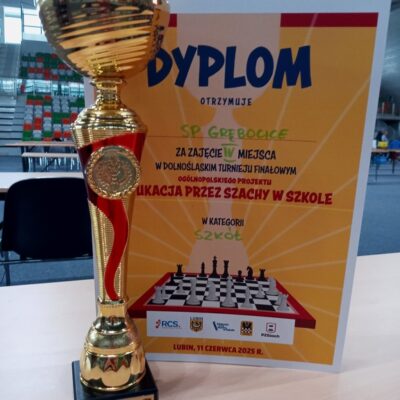 Dyplom i puchar zdobyte w turnieju
